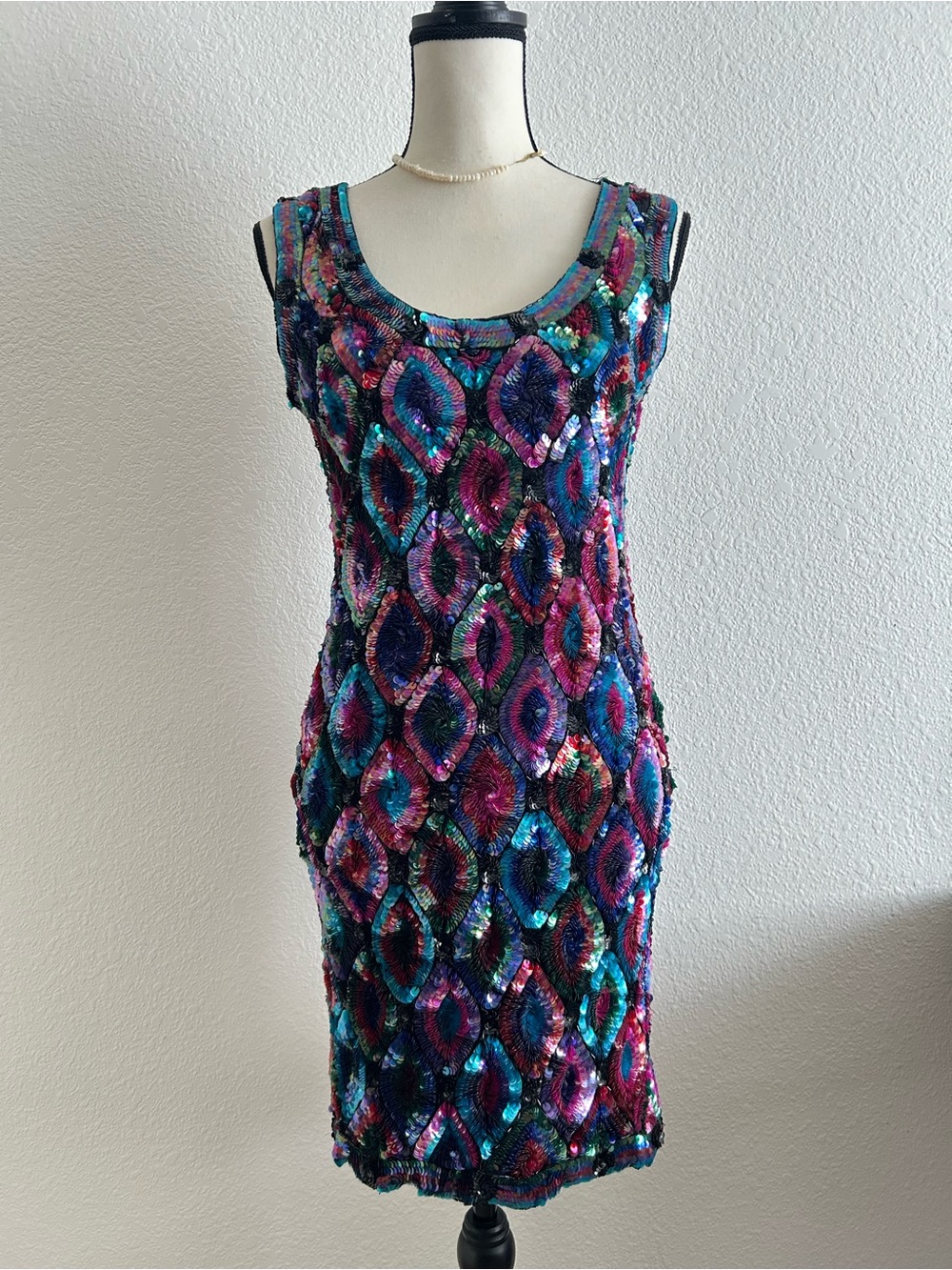 80s VINTAGE SWEE LO Vibrant Sequined Cocktail Dress GEOMETRIC PEACOCK PATTERN